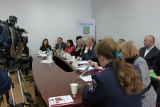 Round table 